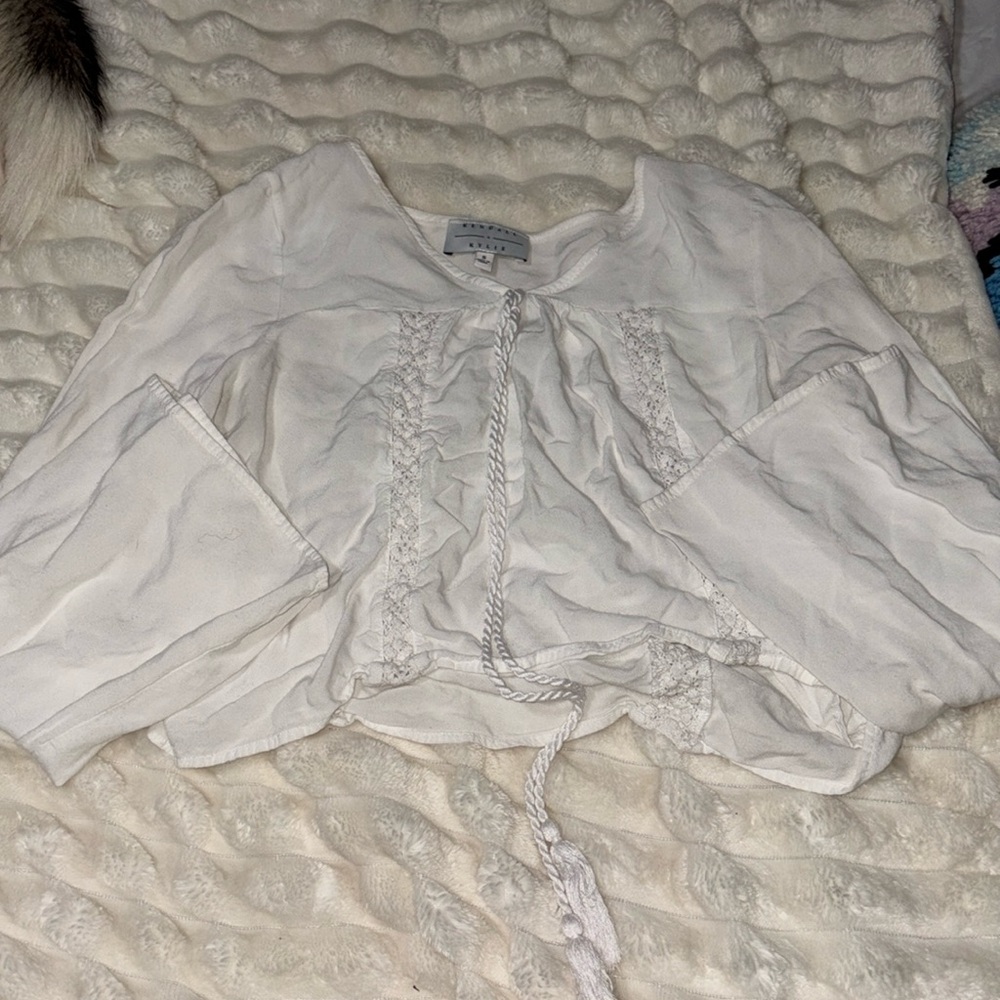White flowy blouse